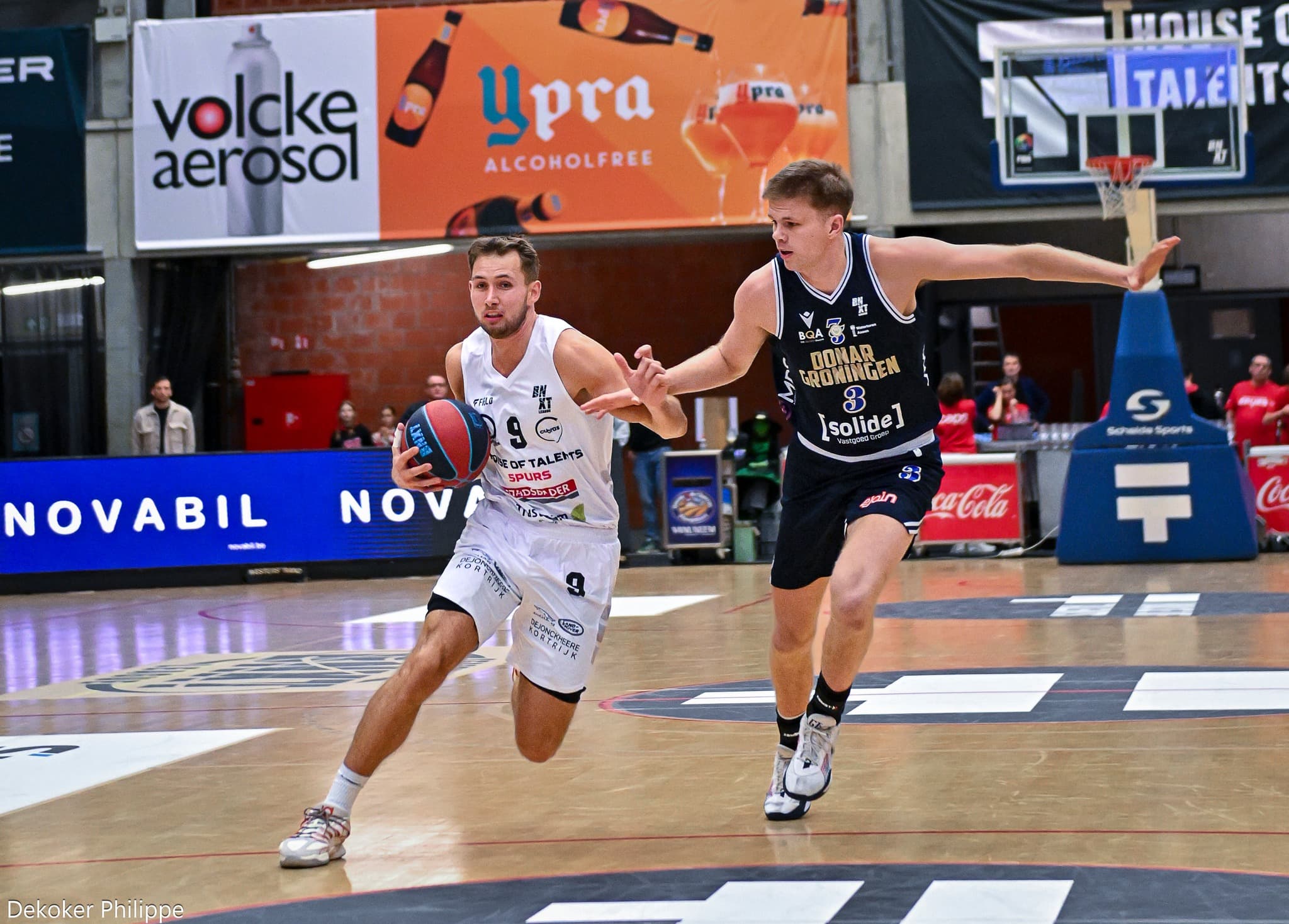 Courtrai craque en fin de match à Den Bosch