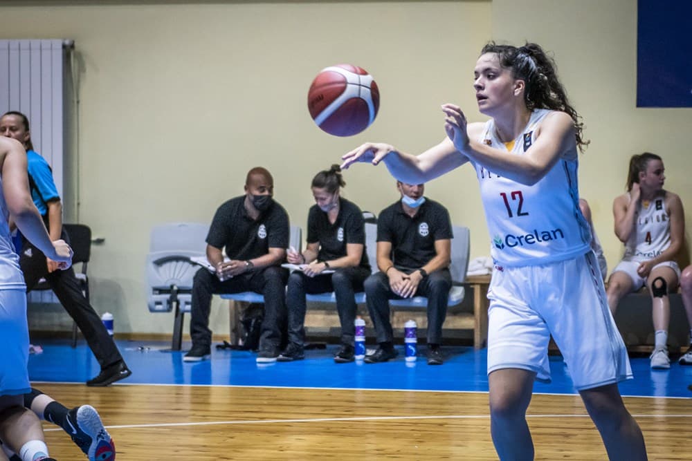 Sarah Bell prolonge à son tour à Courtrai
