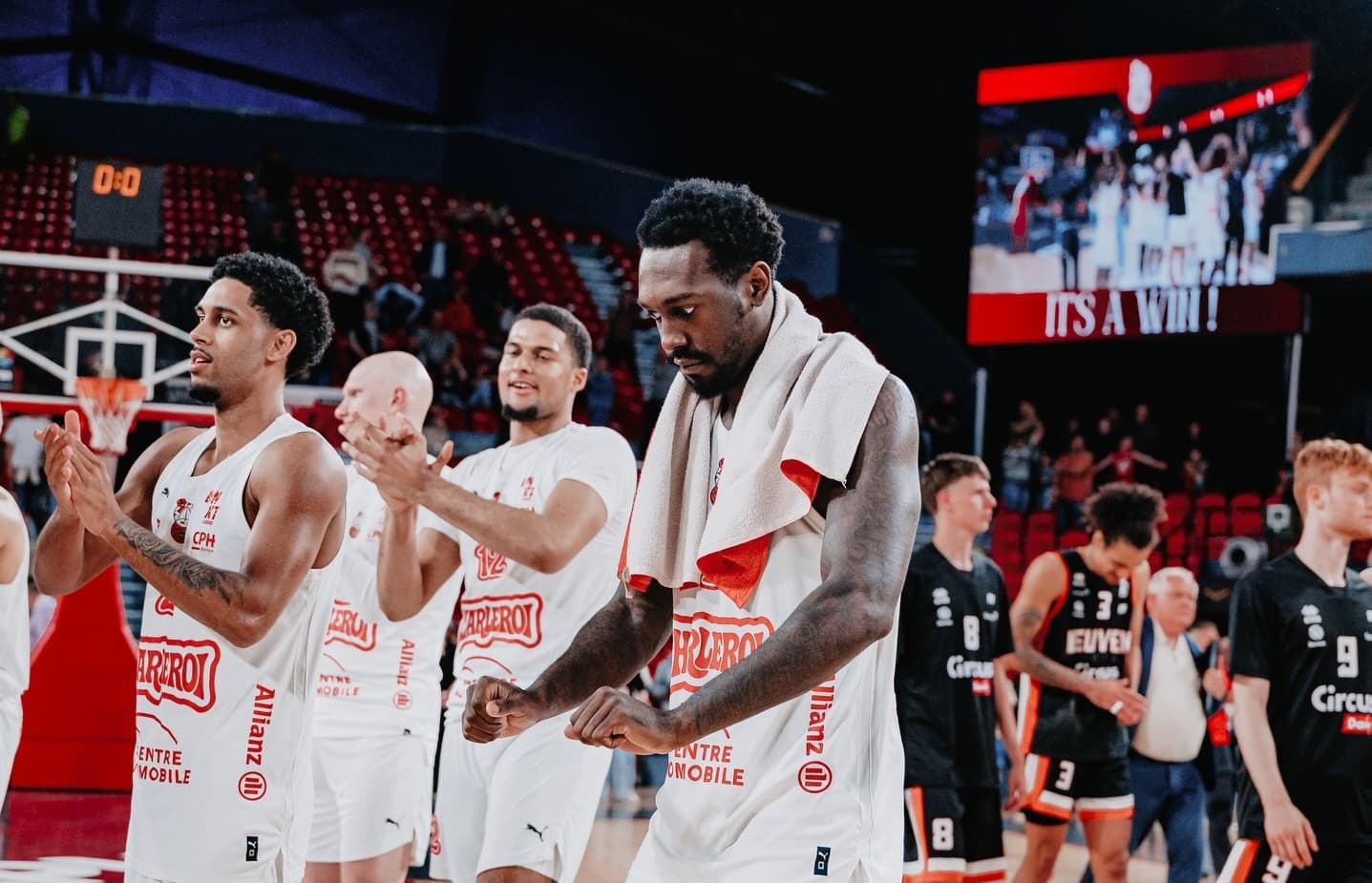 Le Débrief: Charleroi réalise la bonne opération du week-end, Louvain la mauvaise