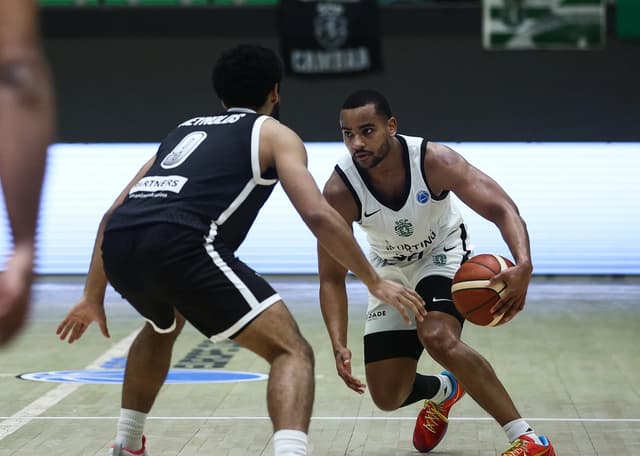 Stephan Swenson et le Sporting s’imposent pour leur dernière en FIBA Europe Cup