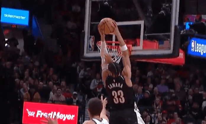 5e victoire en 6 matchs pour les Blazers, avec un Toumani qui dunke sur Giannis ! (+vidéo)