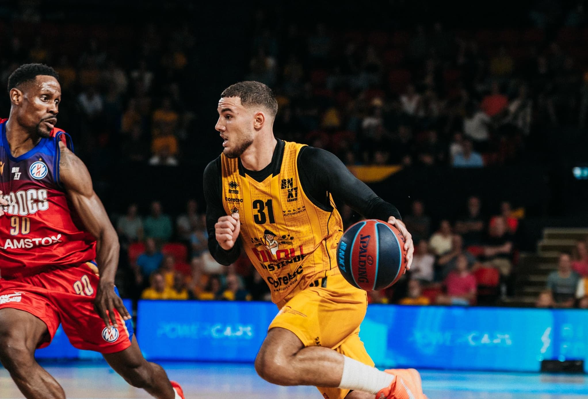 Festival offensif pour Ostende à Mons, Anvers poursuit sa série