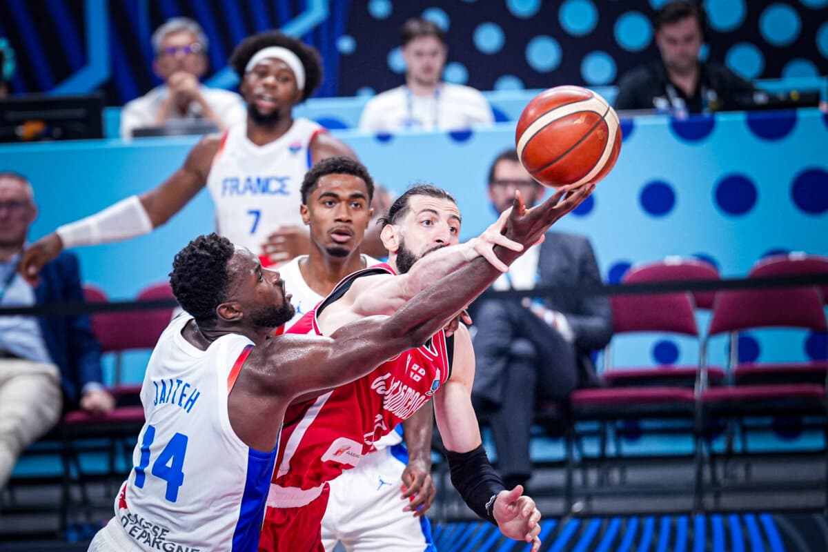 Théo Maledon et Mouhammadou Jaiteh (France) face à Géorgie, EuroBasket, 7 septembre 2025