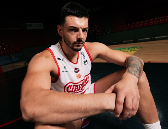 Njegos Sikiras viré par le Spirou !