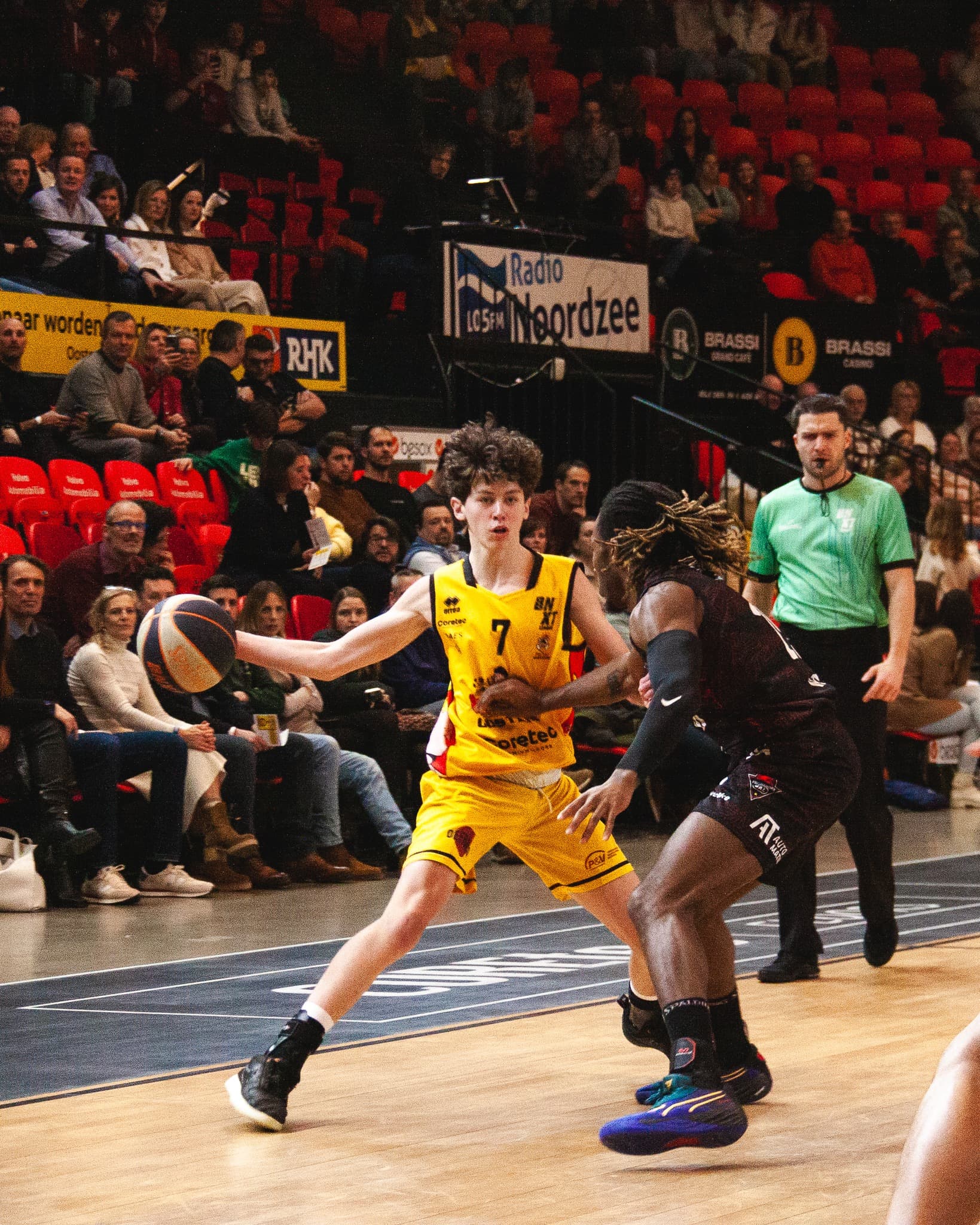 Le Débrief’: Yordan Minchev, fer du lance du Spirou; le fils du coach de Charleroi fait la Une… à Ostende