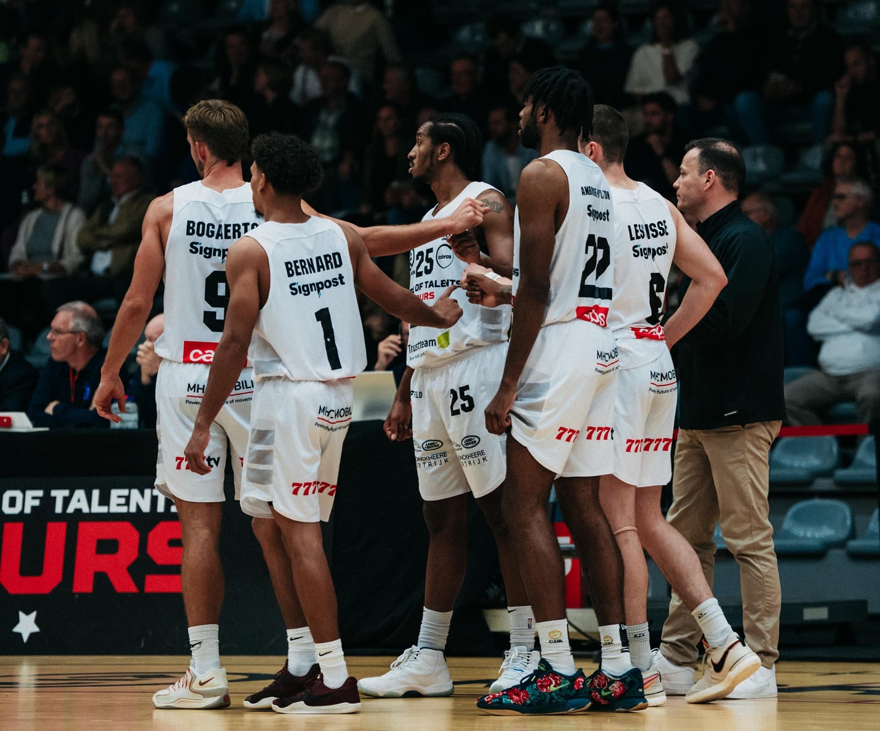 Ostende perd la tête; le Brussels à nouveau battu sur le fil!