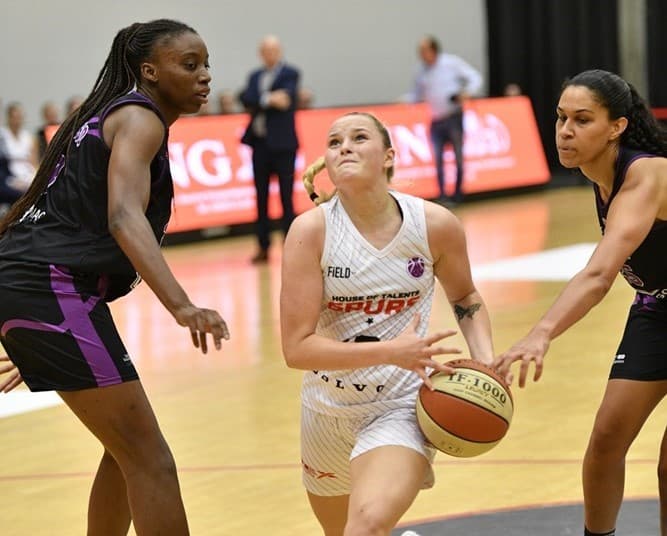 Cylia Ducoulombier continue à Courtrai