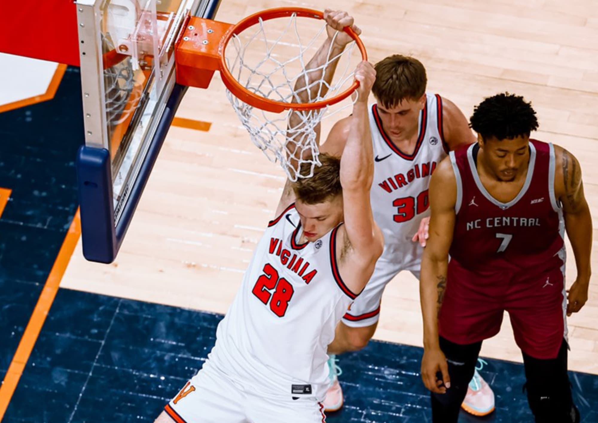 Premiers matchs, premières marques : les Belges assurent en NCAA