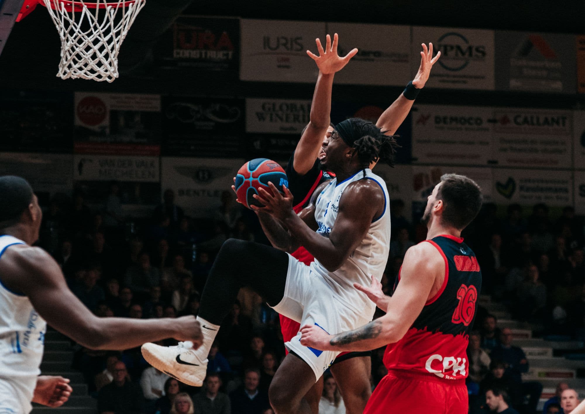 Le Spirou loupe le hold-up à Donar Groningen