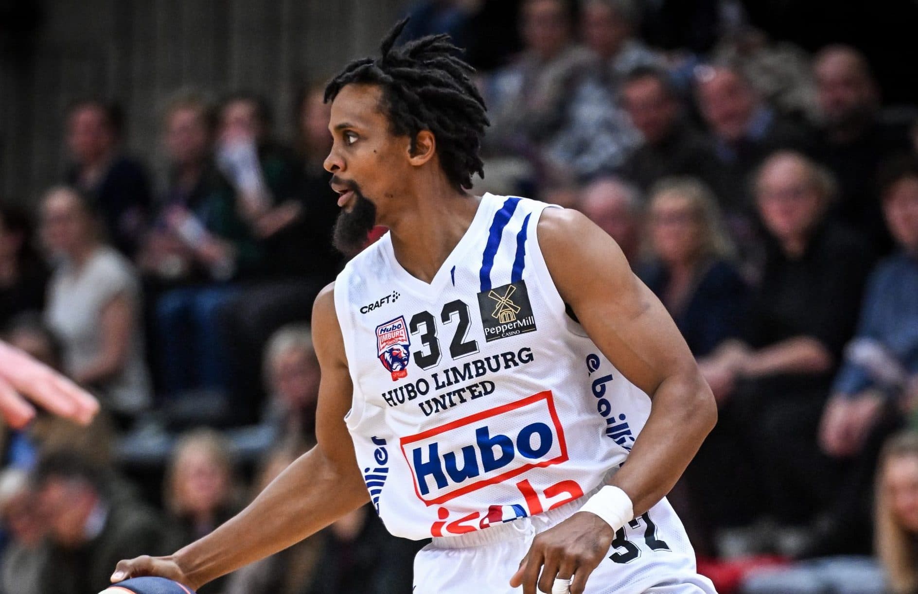 Limburg United souffle la 3e place à Charleroi, Mons gagne pour la dixième fois de suite et évite Ostende