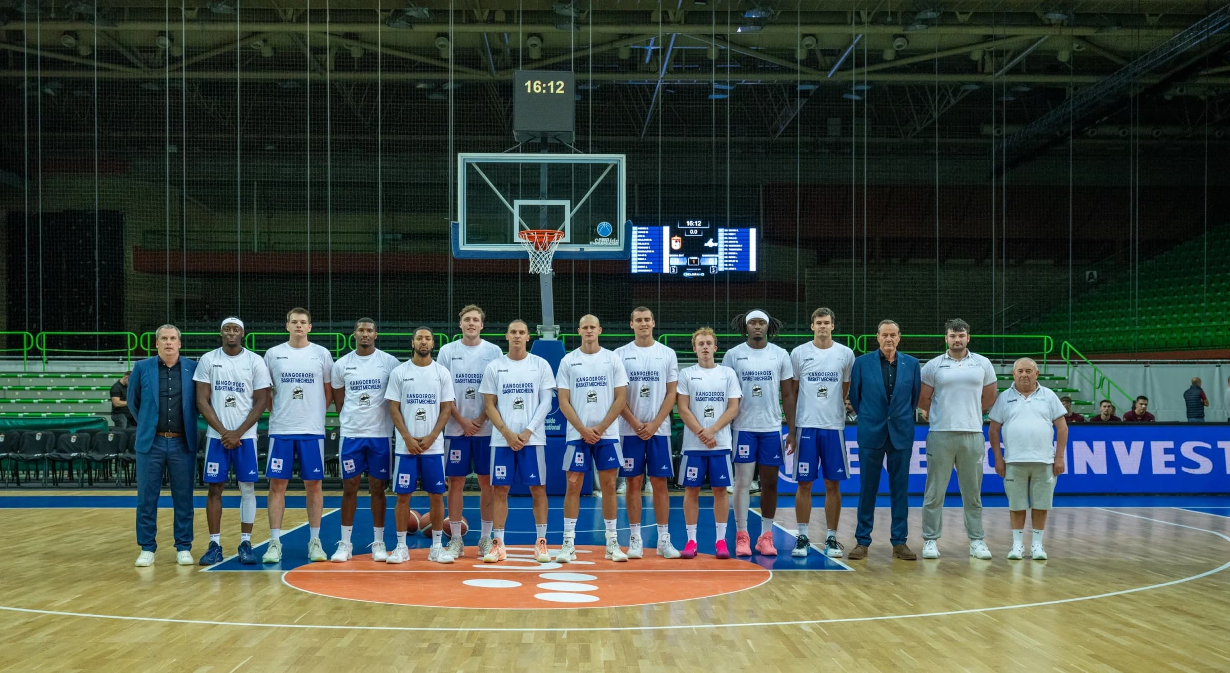 Malines dos au mur avant le match retour