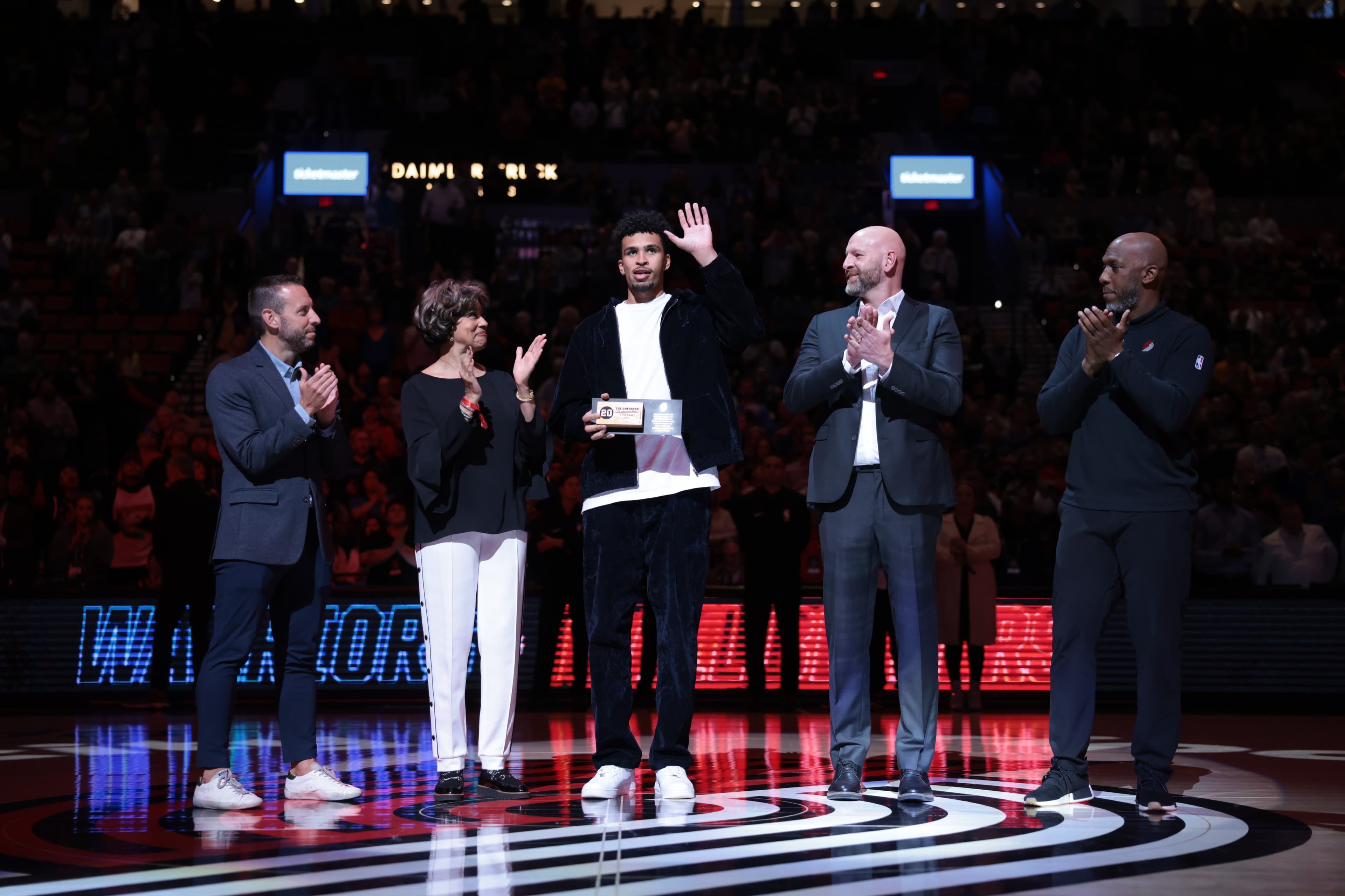 Un trophée pour Toumani Camara qui succède à Damian Lillard, Anfernee Simons et Carmelo Anthony (+Vidéo)