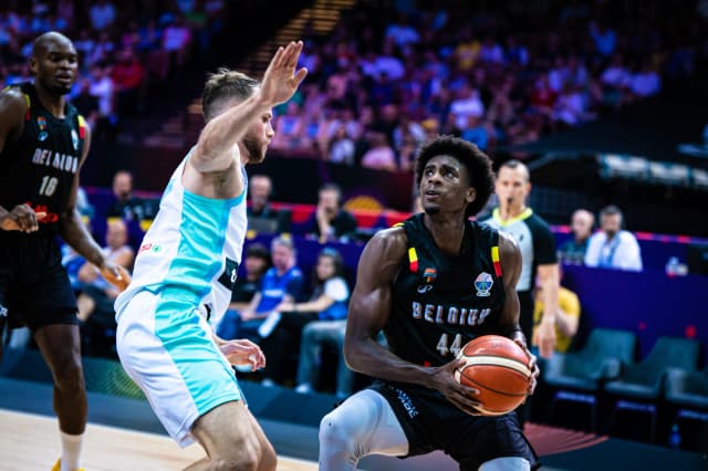 Les Belges à l’étranger : Mamadou Guisse remporte le duel belgo-belge, Becky Massey s’illustre