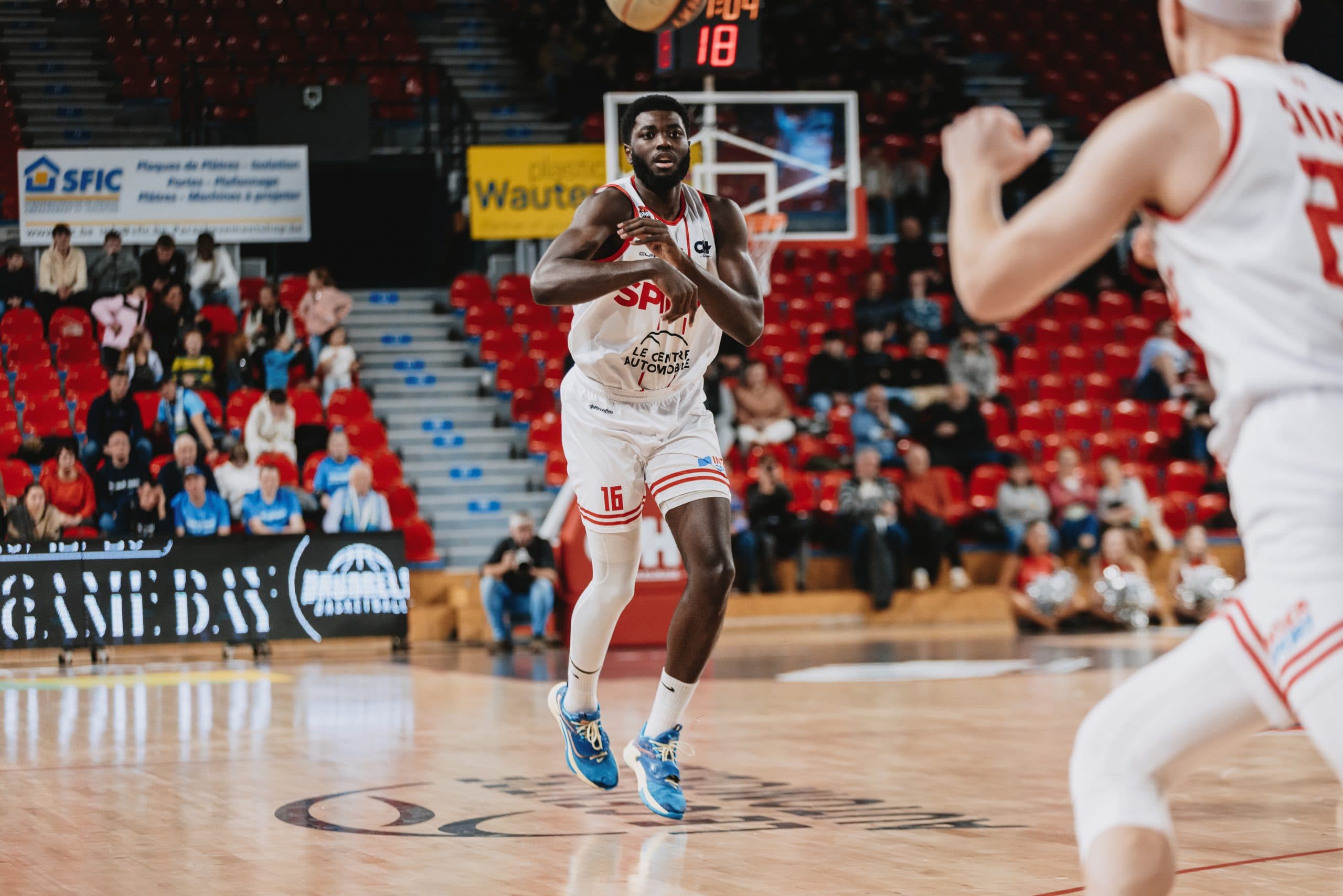 Craig Adzeh prolonge pour deux saisons à Charleroi