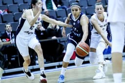 Hind Ben Abdelkader avec le maillot d'Hatay