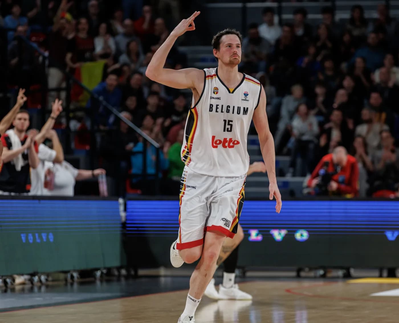 Delalieux et Van Vliet out, Agu dans les 12