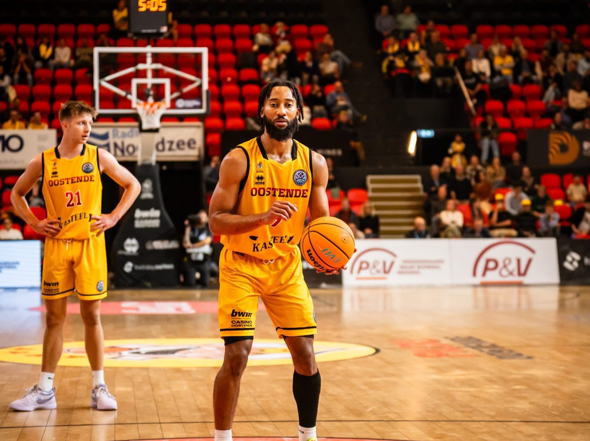Ostende inflige une première défaite à Courtrai, Limburg United dernier invaincu