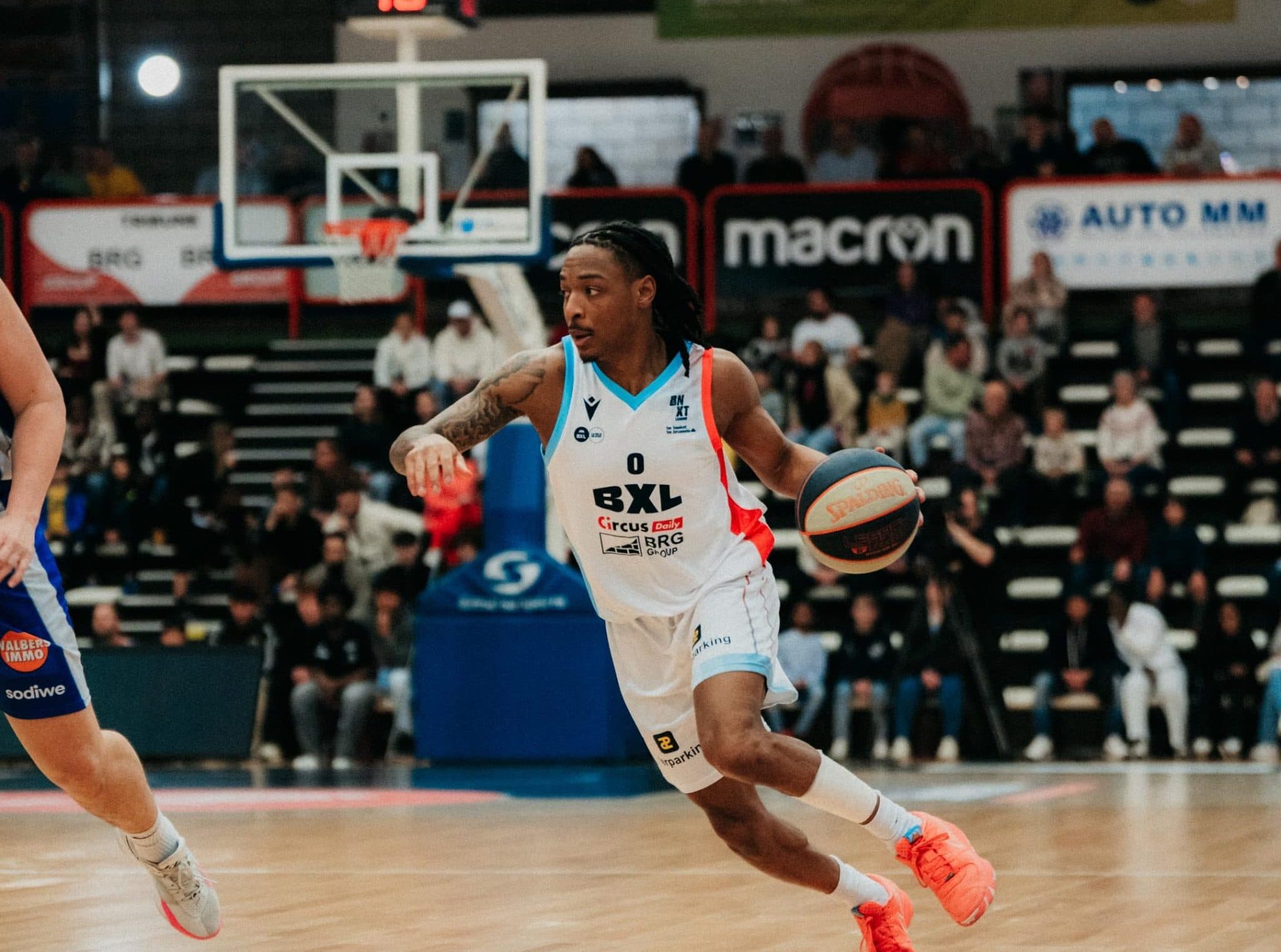 Le Brussels domine Charleroi, Courtrai déroule et Limburg United chute