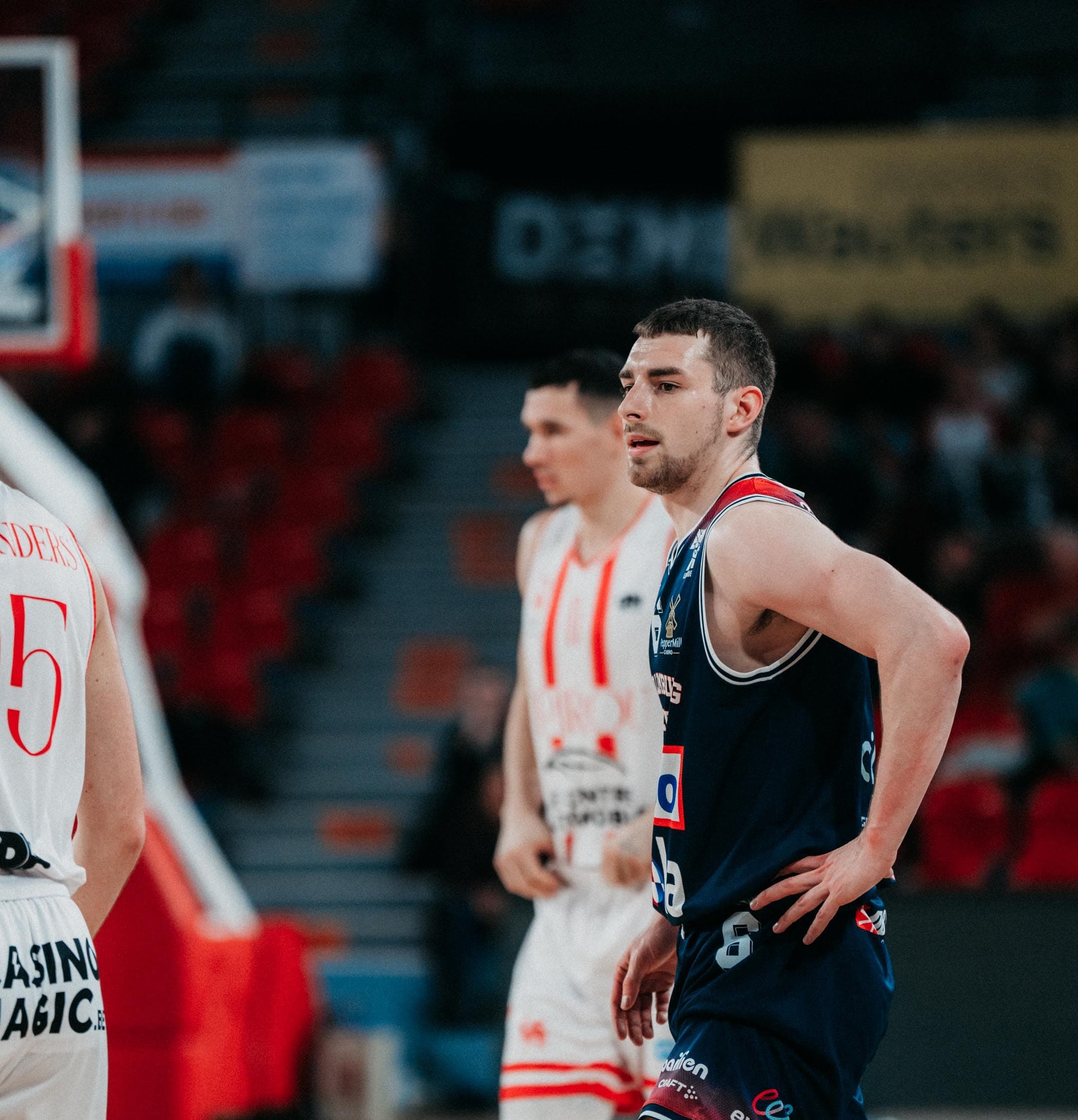 Jarne Lesuisse met les voiles de Limburg United et file à Courtrai où Sam Hofman rempile