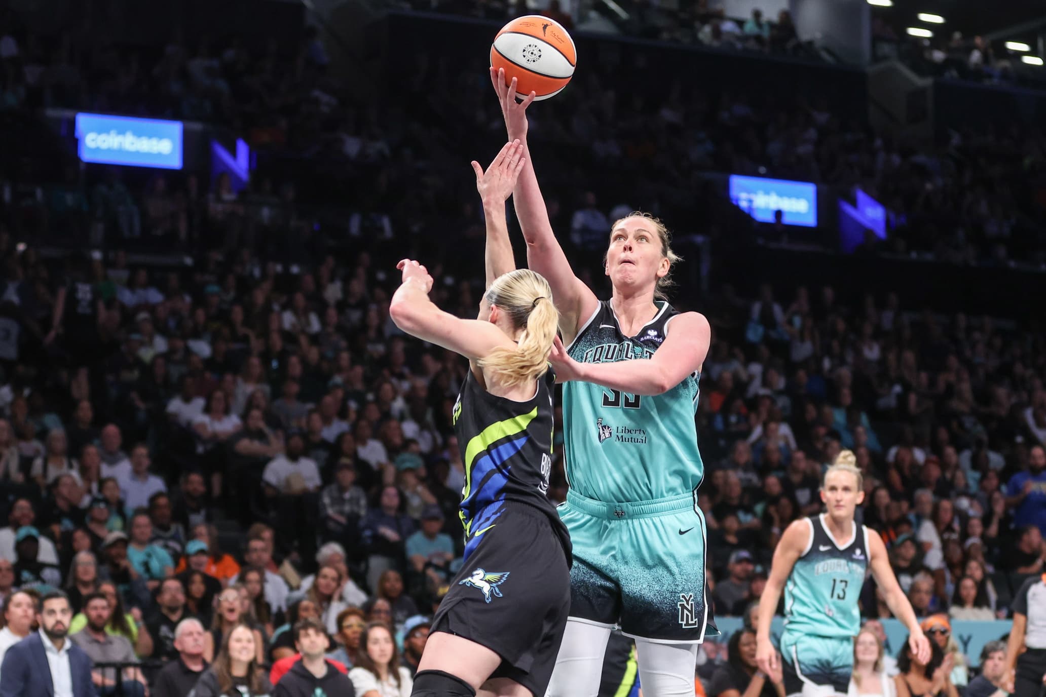 Emma Meesseman déjà efficace et ovationnée, Allemand et Vanloo à nouveau victorieuses (+ vidéo)