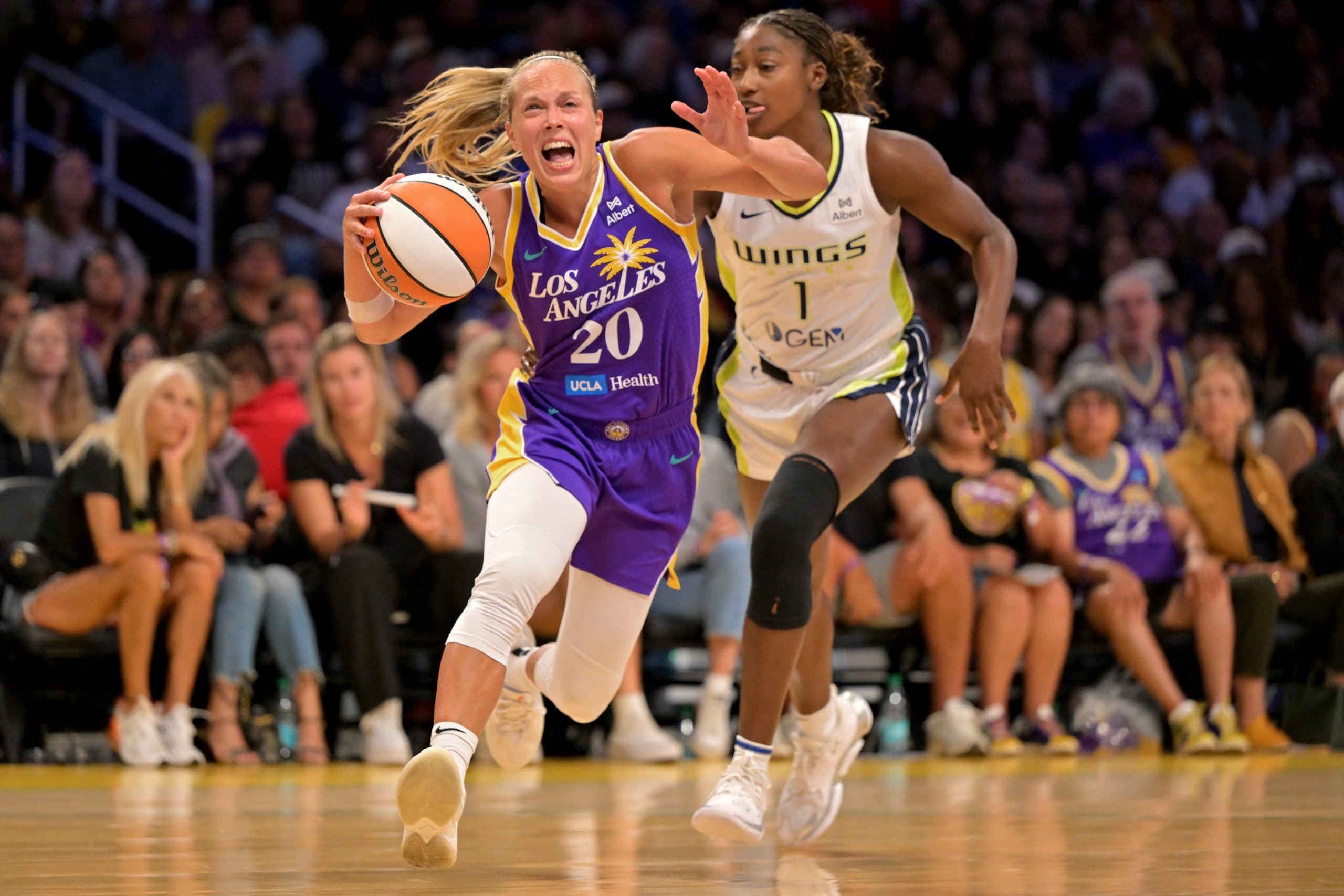 Julie Allemand (21 pts à 100% !) permet aux Sparks d’encore croire aux playoffs !