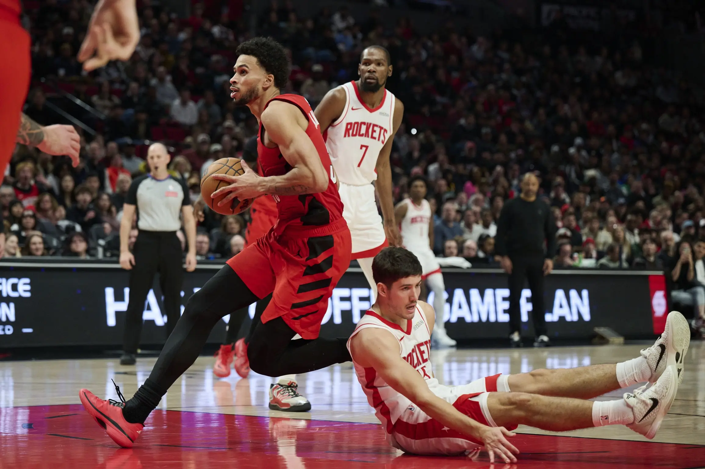 Ajay Mitchell et Toumani Camara en feu portent leur franchise vers la victoire