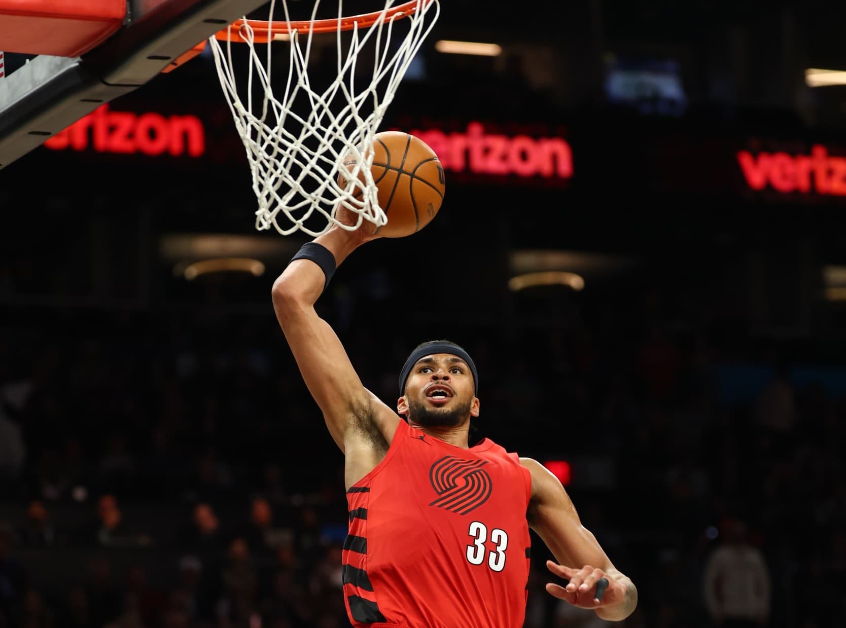 Double-double pour Toumani Camara et une défense des Blazers retrouvée