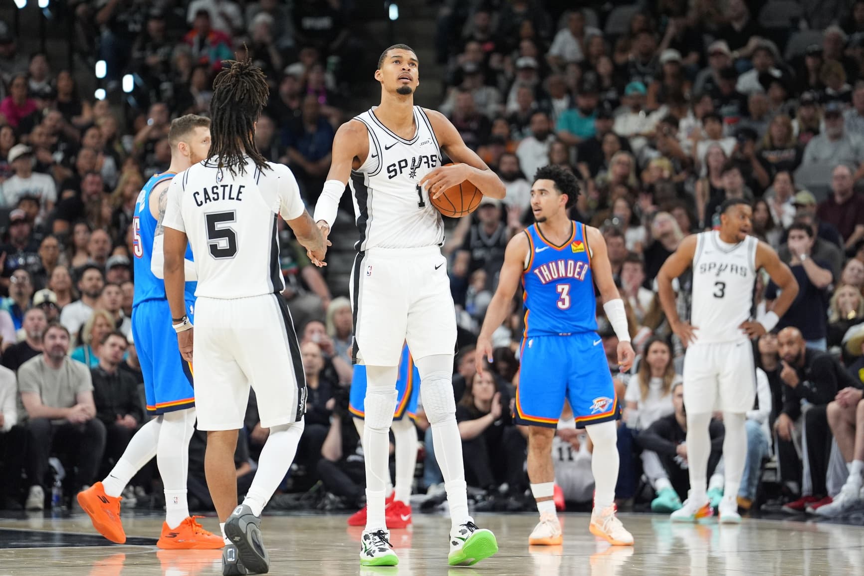 OKC sans Ajay Mitchell : les Spurs dominent et égalisent