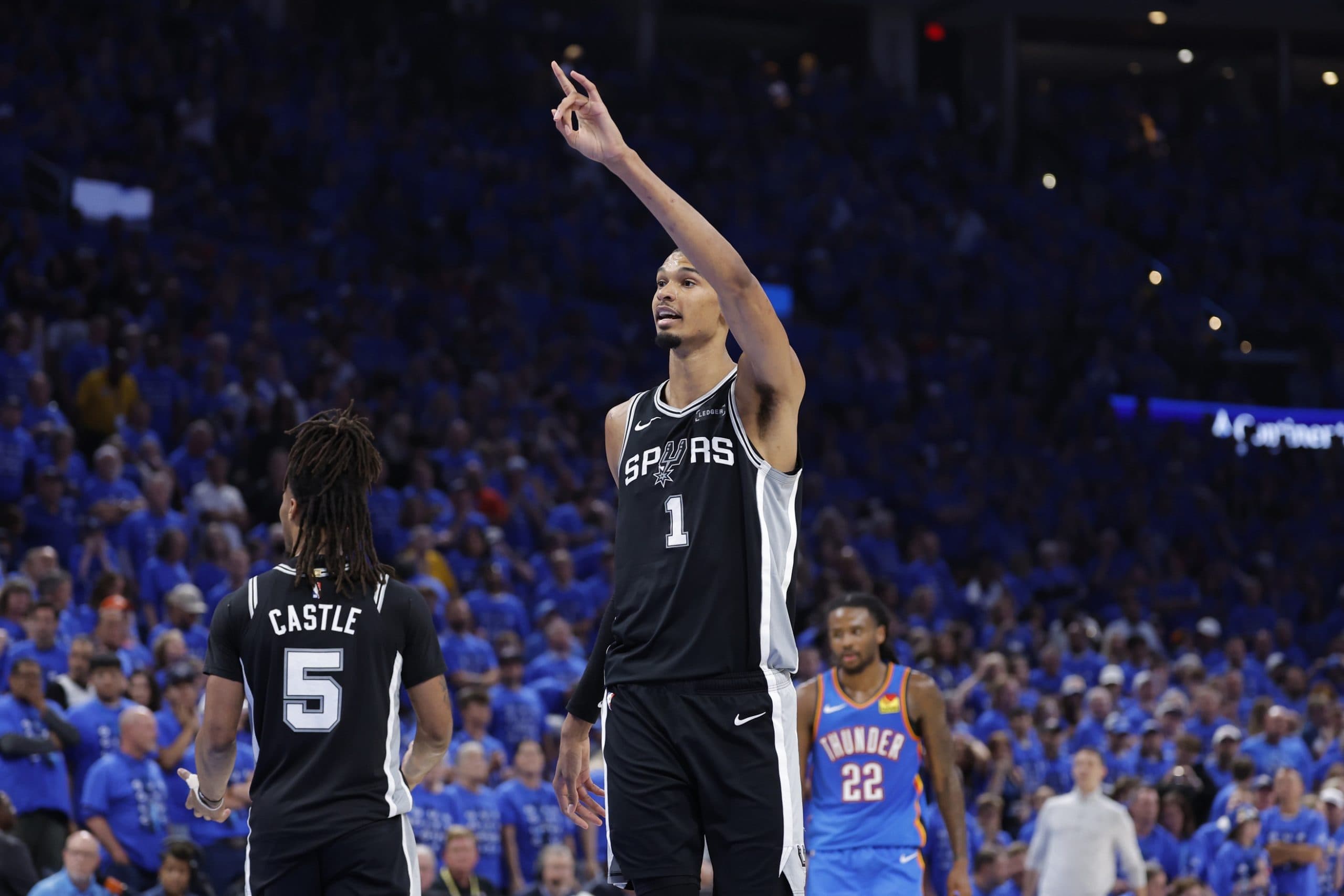 Ajay Mitchell absent, OKC craque et San Antonio file en Finales NBA