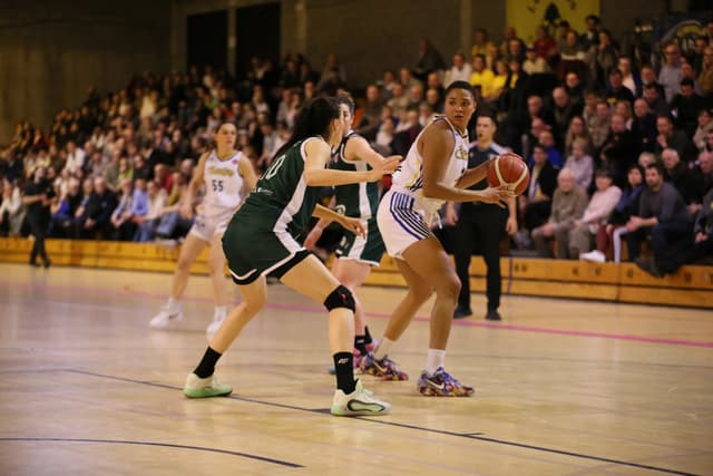 Le Castors limite la casse tandis que Malines craque en fin de match