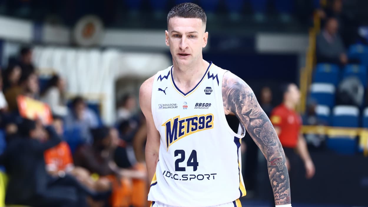 Alen Omic revenant en défense face au Mans Alen Omic revenant en défense face au Mans