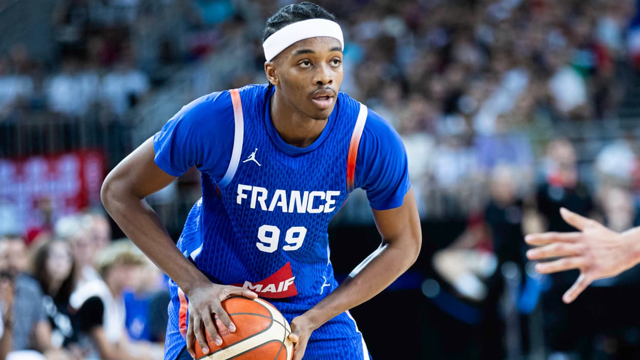 Bilal Coulibaly (France) balle en main Bilal Coulibaly (France) balle en main