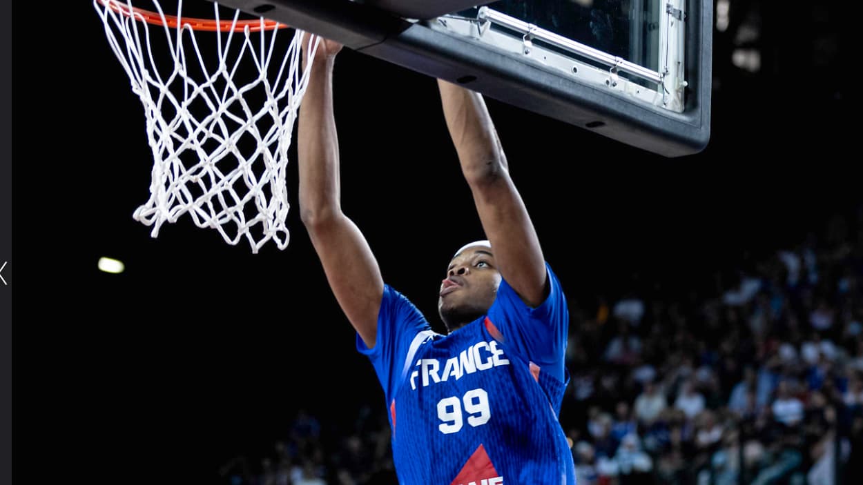 Bilal Coulibaly (France) au dunk Bilal Coulibaly (France) au dunk
