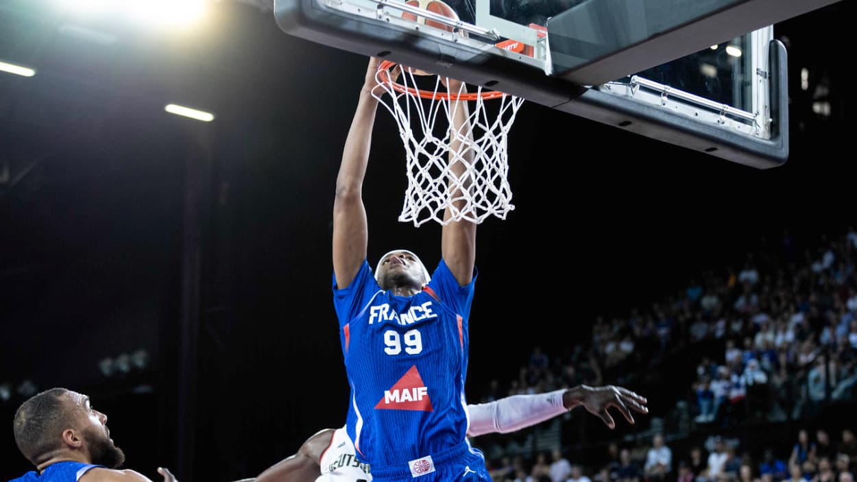 Bilal Coulibaly (France) qui monte au dunk Bilal Coulibaly (France) qui monte au dunk