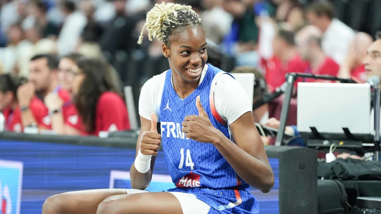Dominique Malonga (France) face à la Serbie Dominique Malonga (France) face à la Serbie