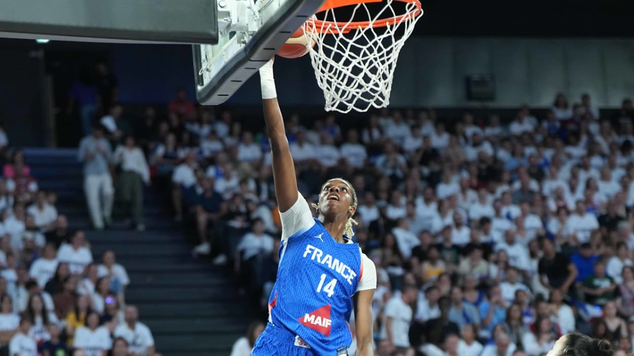 Dominique Malonga (France) au lay-up face à la Serbie Dominique Malonga (France) au lay-up face à la Serbie