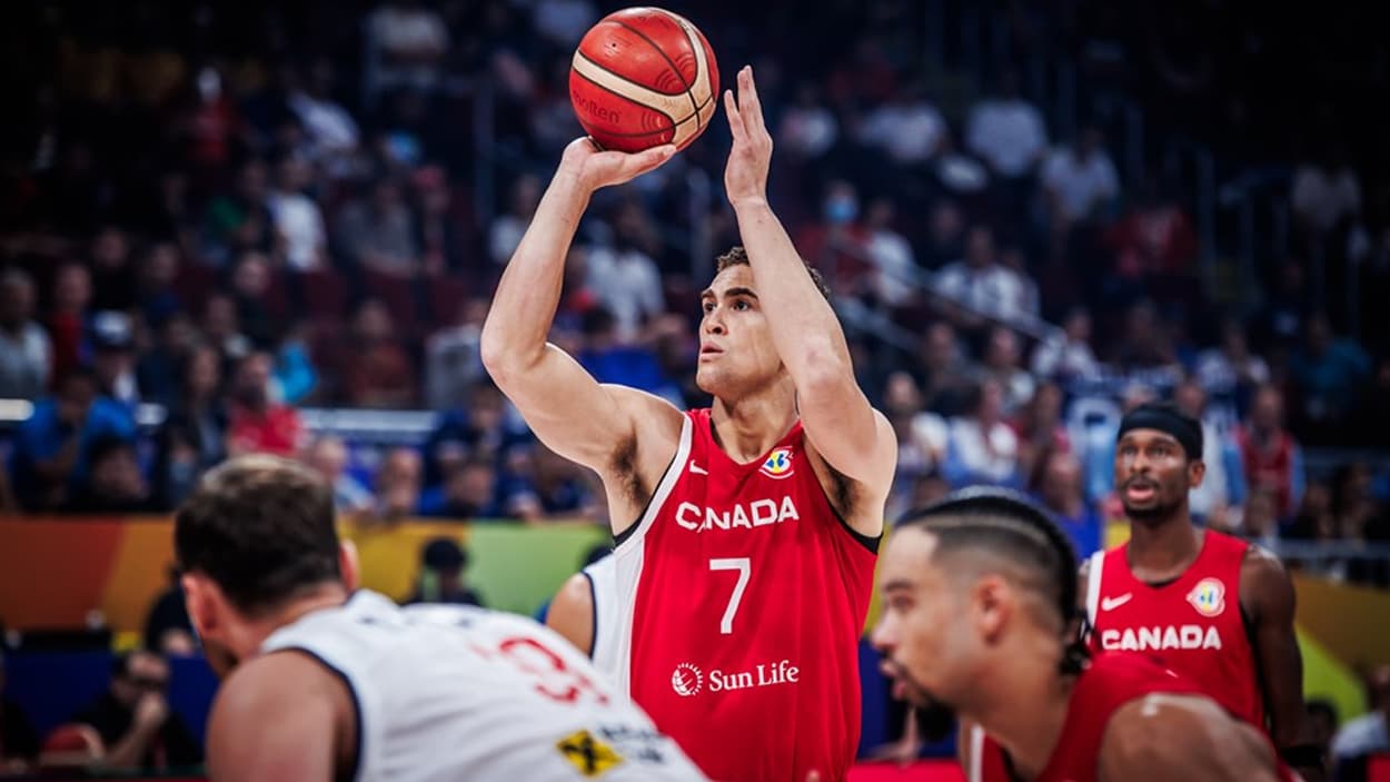 Dwight Powell (Canada) lors de la coupe du monde 2023 Dwight Powell (Canada) lors de la coupe du monde 2023