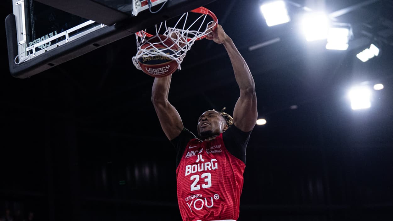 Godwin Omenaka (Bourg-en-Bresse) au dunk face à Nancy Godwin Omenaka (Bourg-en-Bresse) au dunk face à Nancy