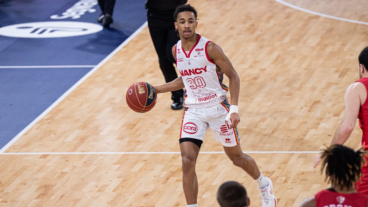 Guillaume Grotzinger (Nancy) au dribble face à Bourg-en-Bresse Guillaume Grotzinger (Nancy) au dribble face à Bourg-en-Bresse