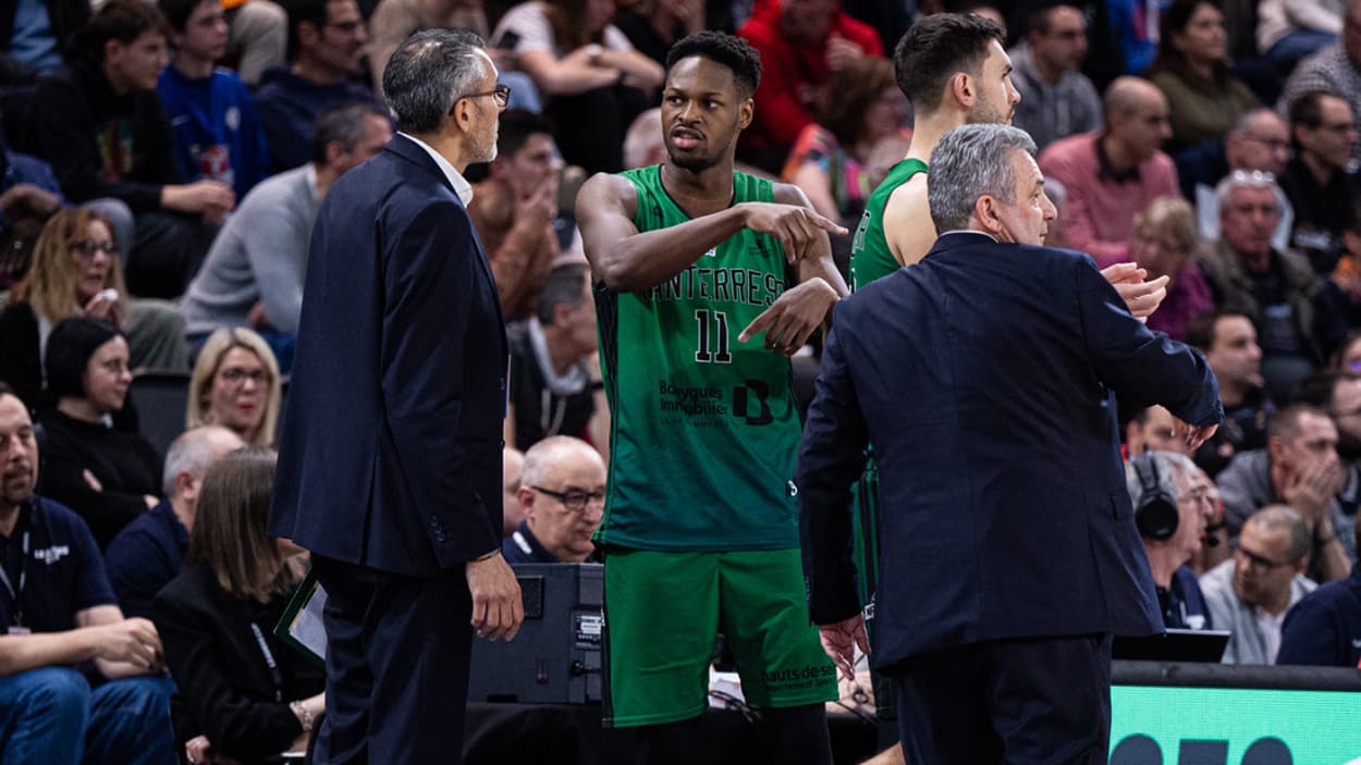 Joël Ayayi (Nanterre) face à l'ASVEL Joël Ayayi (Nanterre) face à l'ASVEL