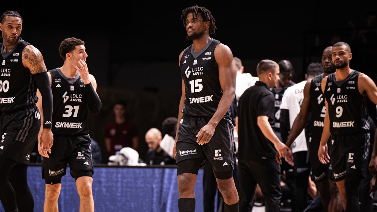 John Egbunu (ASVEL) face au Paris Basketball John Egbunu (ASVEL) face au Paris Basketball