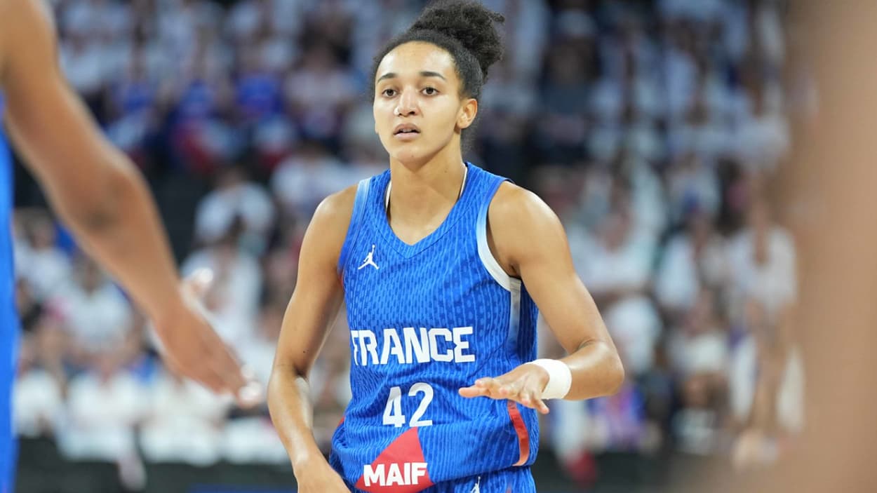 Leila Lacan avec l'équipe de France 2024 Leila Lacan avec l'équipe de France 2024