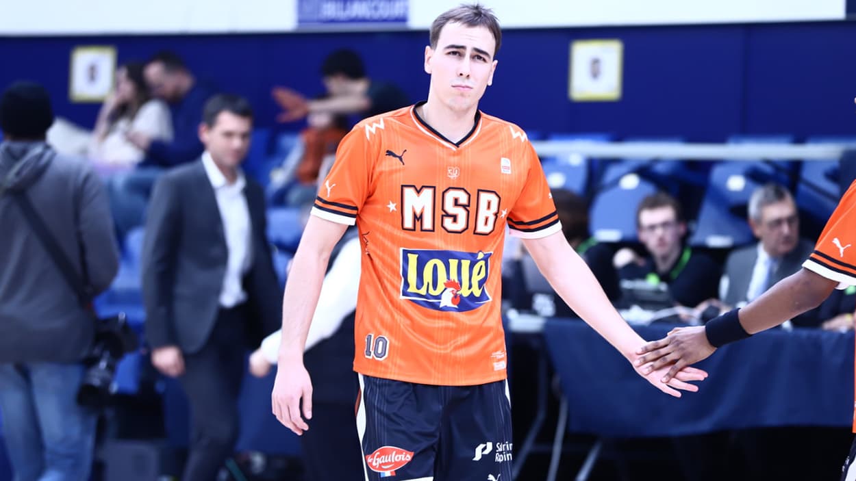 Loïs Grasshoff à l'échauffement contre les Metropolitans 92