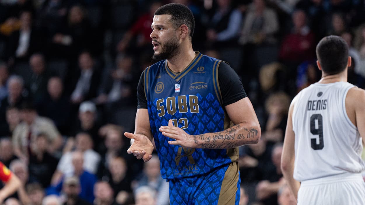 Mathis Dossou-Yovo (Saint-Quentin) contre le Paris Basketball Mathis Dossou-Yovo (Saint-Quentin) contre le Paris Basketball