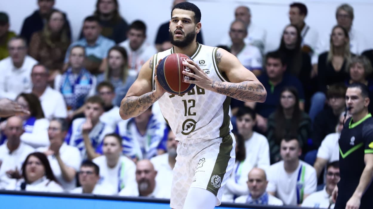 Mathis Dossou-Yovo (Saint-Quentin) à la passe contre Le Portel Mathis Dossou-Yovo (Saint-Quentin) à la passe contre Le Portel