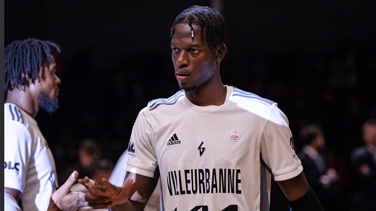 Mbaye Ndiaye à la présentation des équipes Mbaye Ndiaye à la présentation des équipes