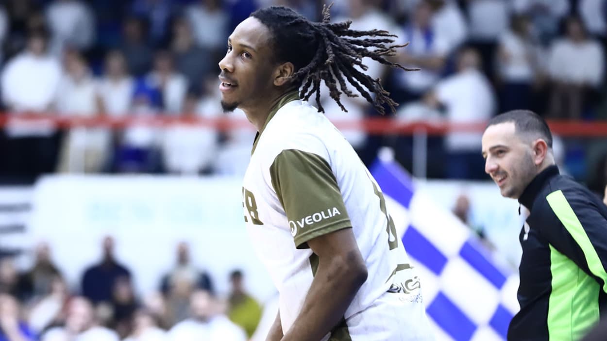 Melvin Ajinca (Saint-Quentin) à l'échauffement contre Le Portel Melvin Ajinca (Saint-Quentin) à l'échauffement contre Le Portel