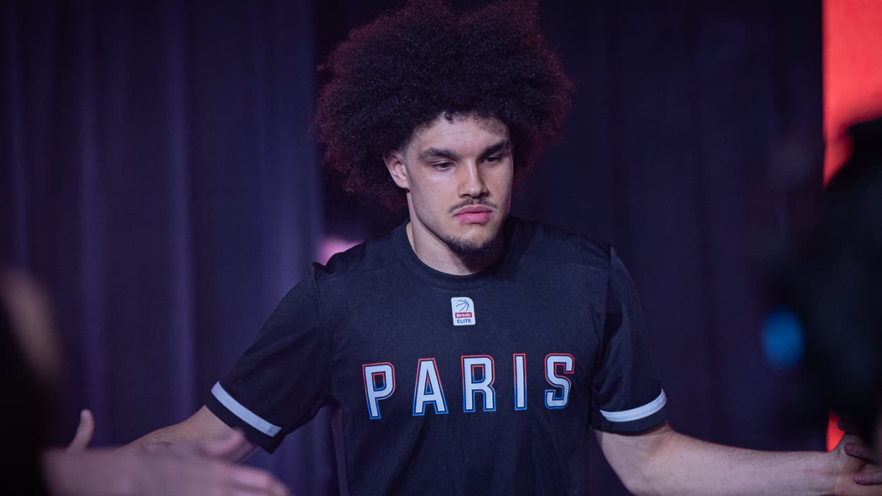 Nadir Hifi (Paris Basketball) lors de la présentation des équipes Nadir Hifi (Paris Basketball) lors de la présentation des équipes