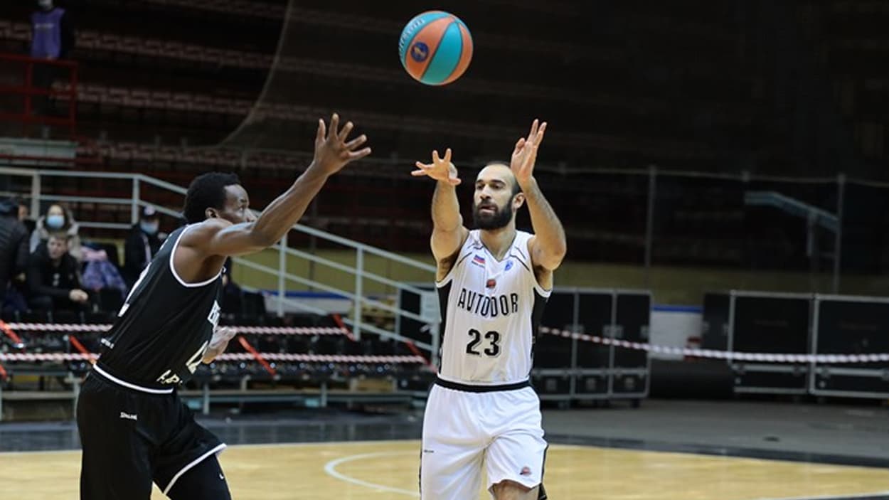 Philip Scrubb avec Avtodor Saratov en 2022 Philip Scrubb avec Avtodor Saratov en 2022