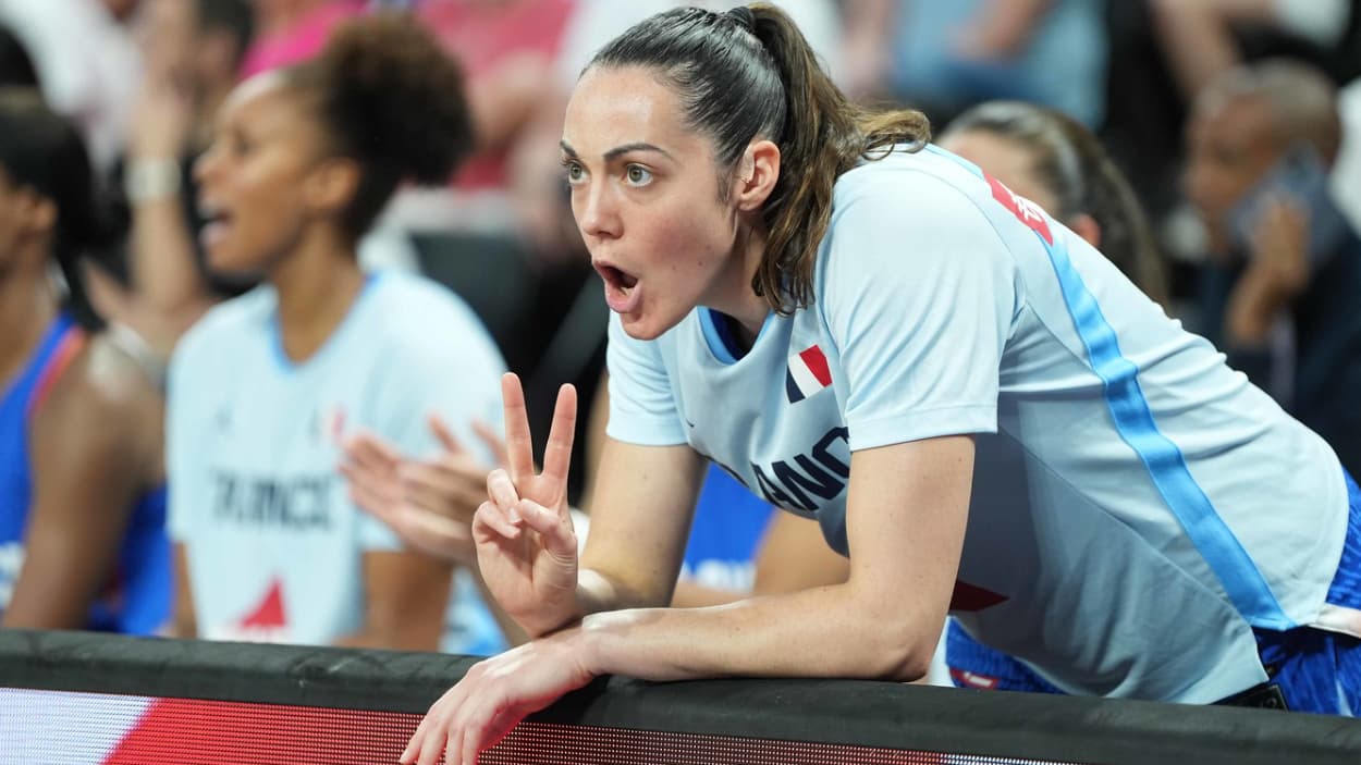 Sarah Michel-Boury sur le banc de l'équipe de France Sarah Michel-Boury sur le banc de l'équipe de France